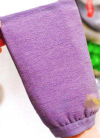 A viscose scrub mitt